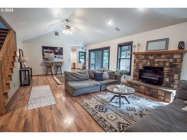 30138 FOX HOLLOW Rd, Eugene, OR 97405