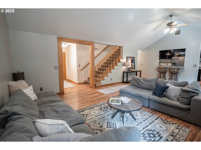 30138 FOX HOLLOW Rd, Eugene, OR 97405