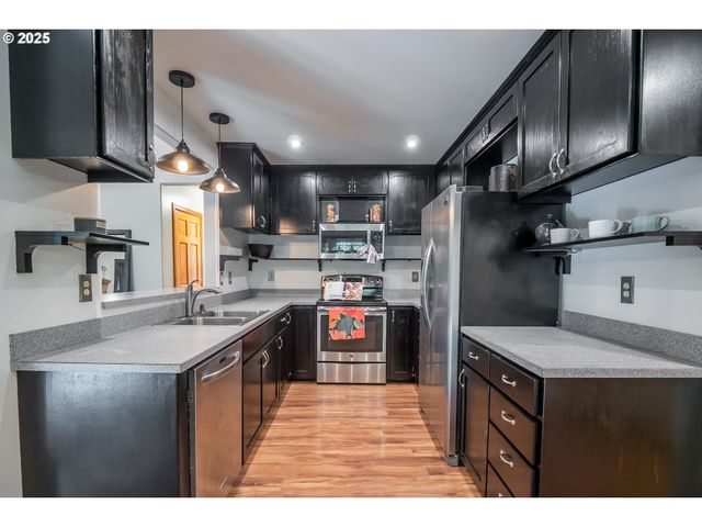 30138 FOX HOLLOW Rd, Eugene, OR 97405