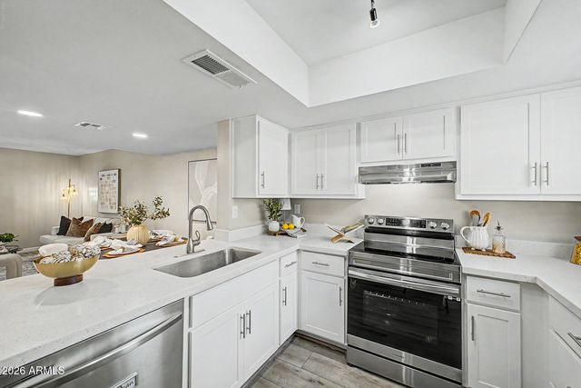 1601 W SUNNYSIDE Drive 166, Phoenix, AZ 85029