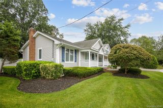5 Searington Drive, Syosset, NY 11791