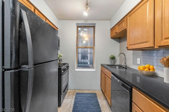 250 Clendenny Ave 4, Jersey City, NJ 07304