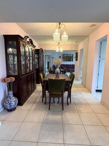 3836 Via Poinciana 306, Lake Worth, FL 33467