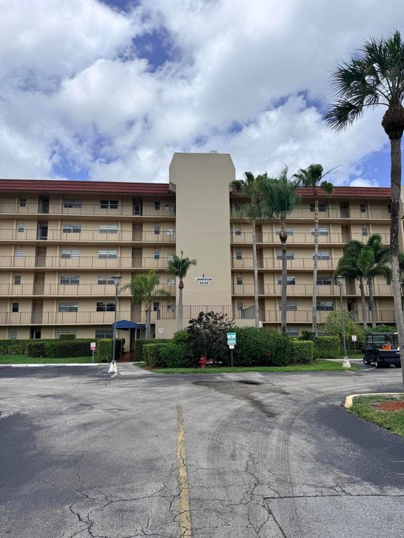 3836 Via Poinciana 306, Lake Worth, FL 33467