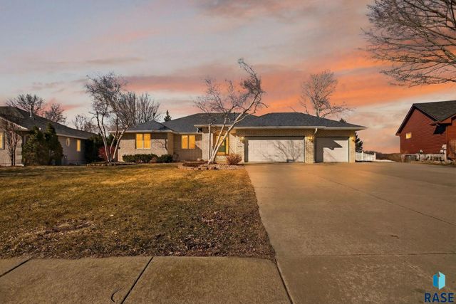 1244 S Stoney Pointe Ct Court, Sioux Falls, SD 57106