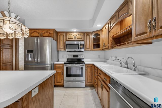 1244 S Stoney Pointe Ct Court, Sioux Falls, SD 57106