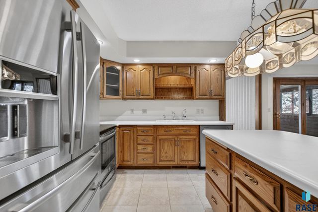 1244 S Stoney Pointe Ct Court, Sioux Falls, SD 57106