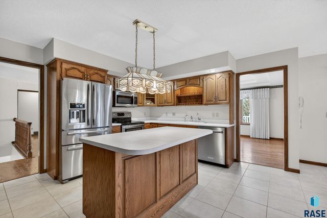 1244 S Stoney Pointe Ct Court, Sioux Falls, SD 57106