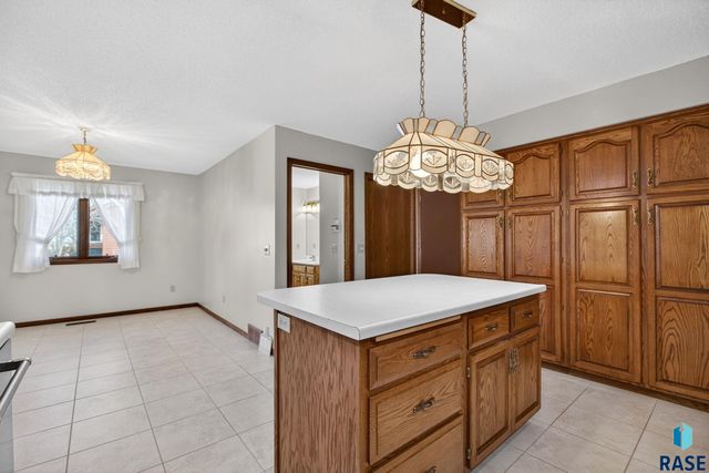 1244 S Stoney Pointe Ct Court, Sioux Falls, SD 57106