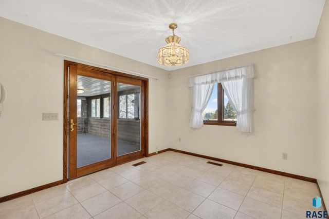 1244 S Stoney Pointe Ct Court, Sioux Falls, SD 57106