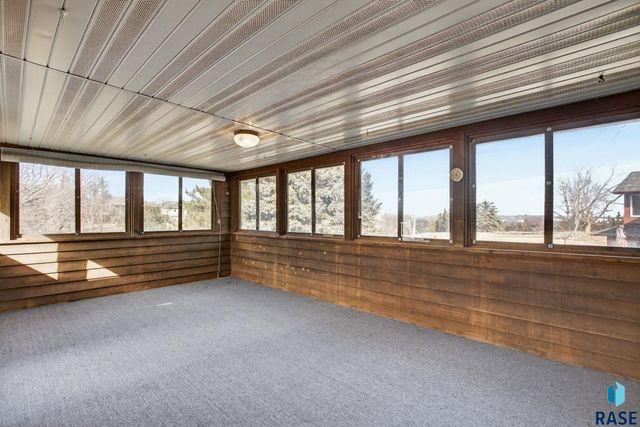 1244 S Stoney Pointe Ct Court, Sioux Falls, SD 57106