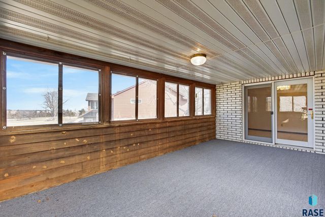 1244 S Stoney Pointe Ct Court, Sioux Falls, SD 57106