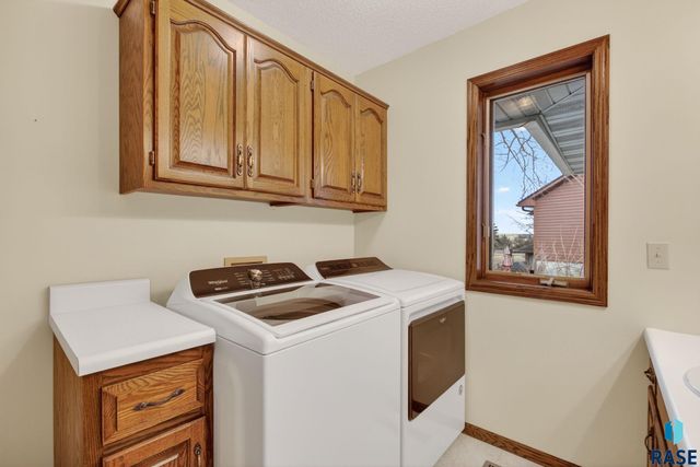 1244 S Stoney Pointe Ct Court, Sioux Falls, SD 57106