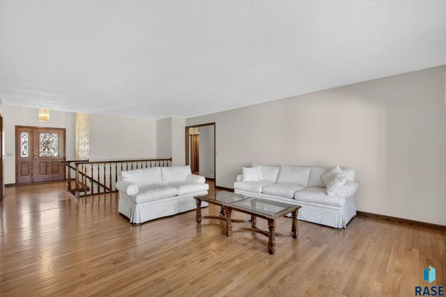 1244 S Stoney Pointe Ct Court, Sioux Falls, SD 57106