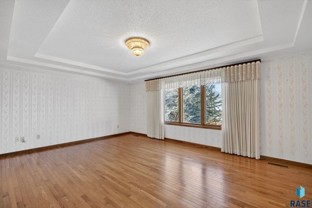 1244 S Stoney Pointe Ct Court, Sioux Falls, SD 57106