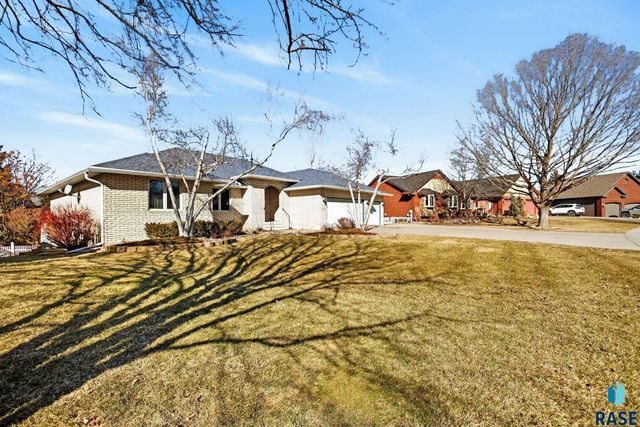 1244 S Stoney Pointe Ct Court, Sioux Falls, SD 57106