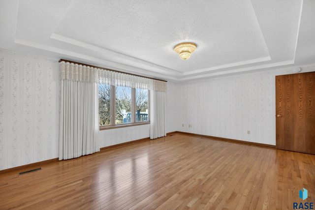 1244 S Stoney Pointe Ct Court, Sioux Falls, SD 57106