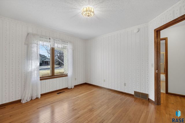 1244 S Stoney Pointe Ct Court, Sioux Falls, SD 57106