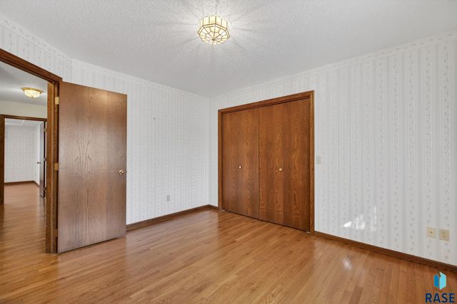 1244 S Stoney Pointe Ct Court, Sioux Falls, SD 57106