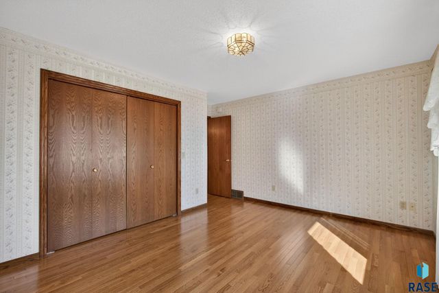 1244 S Stoney Pointe Ct Court, Sioux Falls, SD 57106