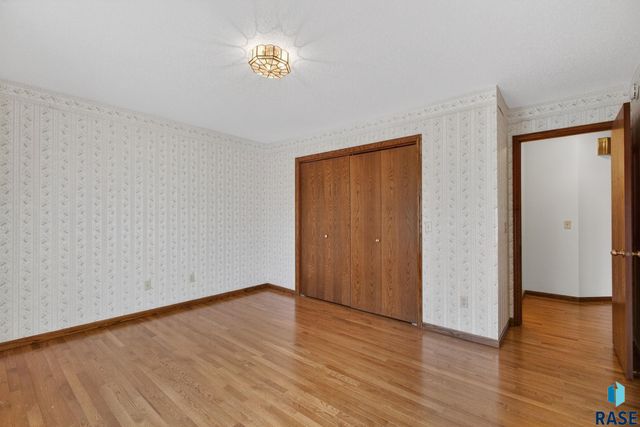 1244 S Stoney Pointe Ct Court, Sioux Falls, SD 57106