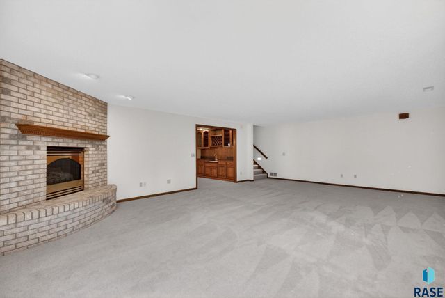 1244 S Stoney Pointe Ct Court, Sioux Falls, SD 57106