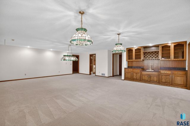 1244 S Stoney Pointe Ct Court, Sioux Falls, SD 57106