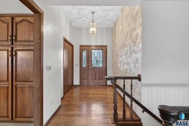 1244 S Stoney Pointe Ct Court, Sioux Falls, SD 57106