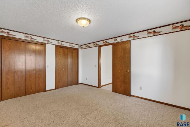 1244 S Stoney Pointe Ct Court, Sioux Falls, SD 57106