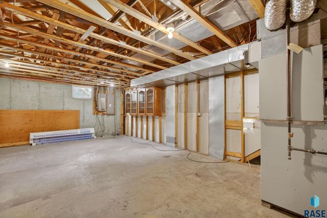 1244 S Stoney Pointe Ct Court, Sioux Falls, SD 57106