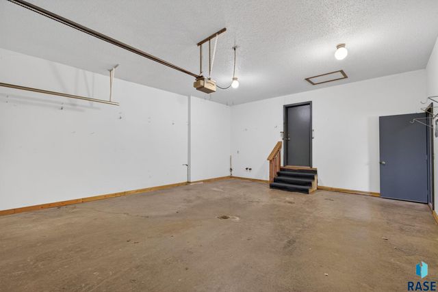 1244 S Stoney Pointe Ct Court, Sioux Falls, SD 57106