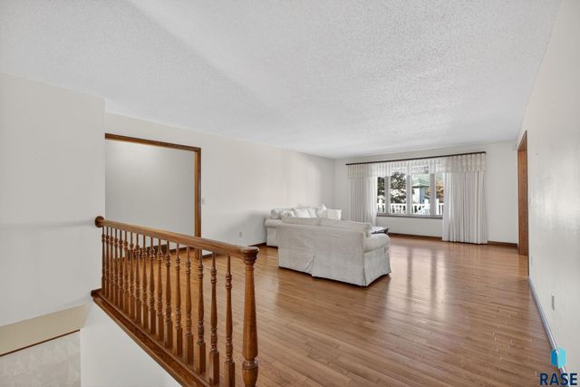 1244 S Stoney Pointe Ct Court, Sioux Falls, SD 57106