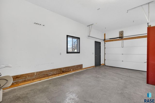 1244 S Stoney Pointe Ct Court, Sioux Falls, SD 57106