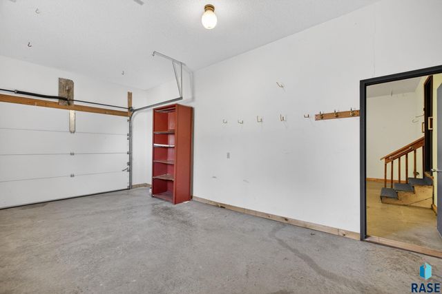 1244 S Stoney Pointe Ct Court, Sioux Falls, SD 57106