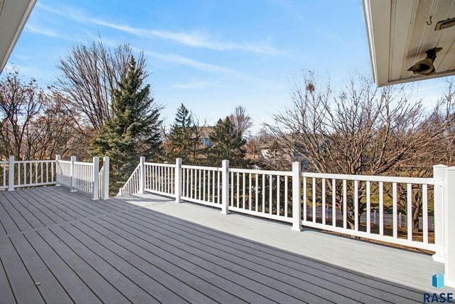 1244 S Stoney Pointe Ct Court, Sioux Falls, SD 57106