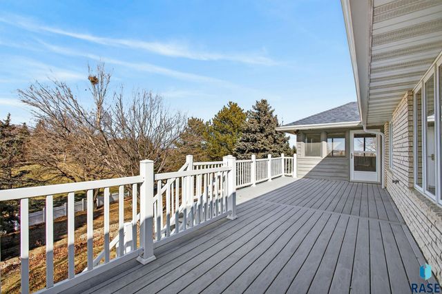 1244 S Stoney Pointe Ct Court, Sioux Falls, SD 57106