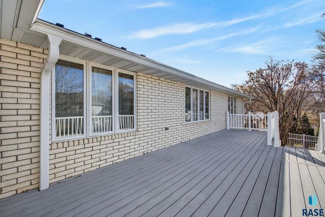 1244 S Stoney Pointe Ct Court, Sioux Falls, SD 57106