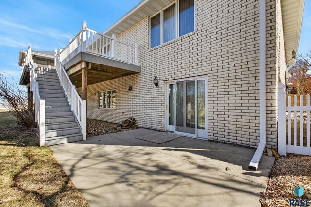 1244 S Stoney Pointe Ct Court, Sioux Falls, SD 57106