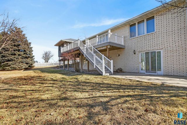 1244 S Stoney Pointe Ct Court, Sioux Falls, SD 57106