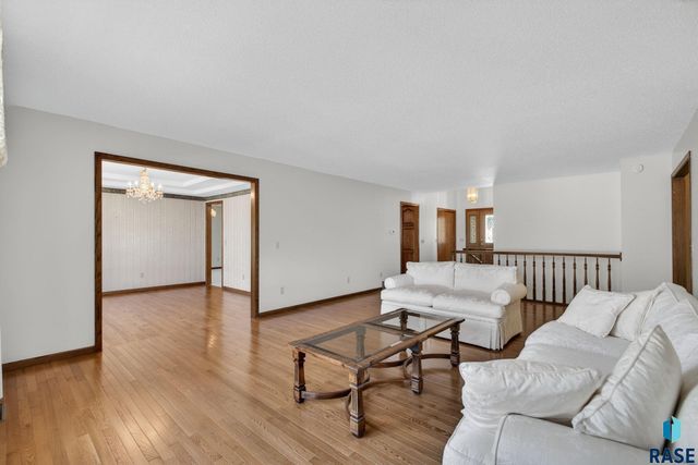 1244 S Stoney Pointe Ct Court, Sioux Falls, SD 57106