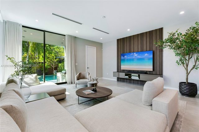 2916 Jackson Ave 2916, Coconut Grove, FL 33133
