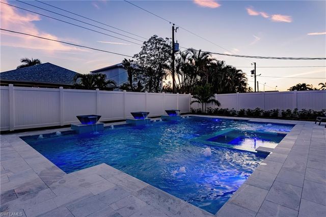 668 104th AVE N, Naples, FL 34108