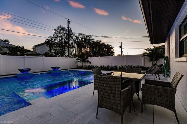 668 104th AVE N, Naples, FL 34108