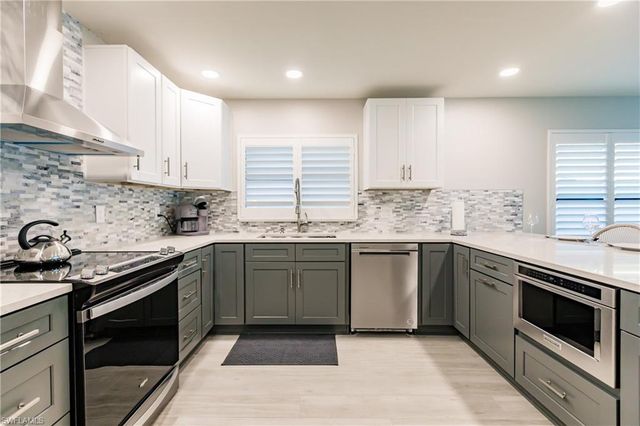 668 104th AVE N, Naples, FL 34108