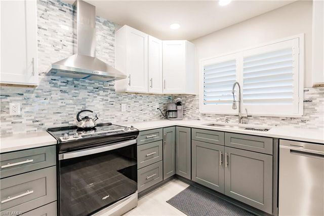 668 104th AVE N, Naples, FL 34108