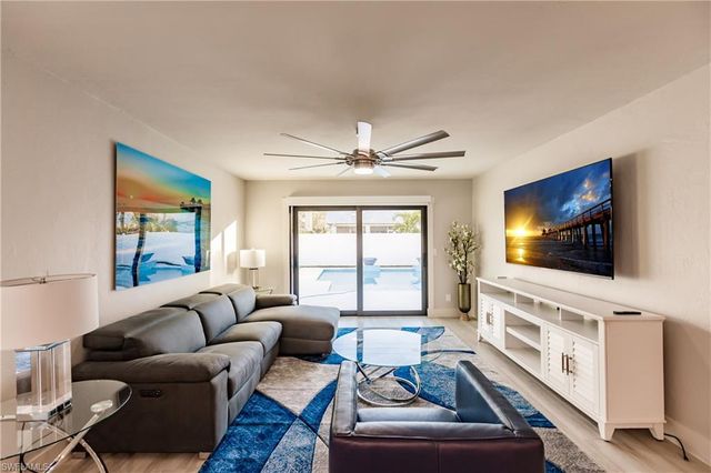 668 104th AVE N, Naples, FL 34108