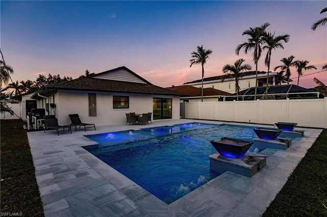 668 104th AVE N, Naples, FL 34108