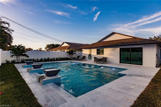 668 104th AVE N, Naples, FL 34108