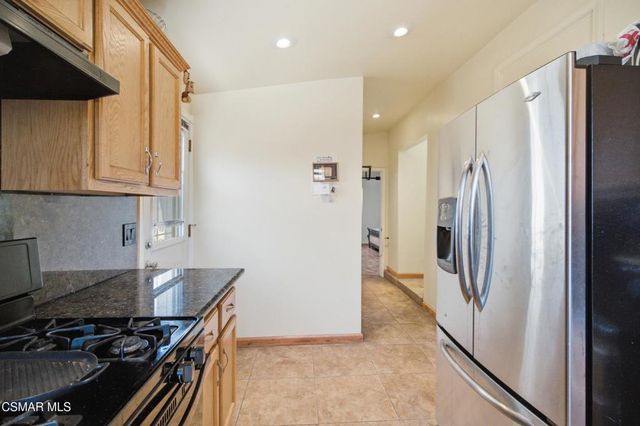 6642 Teesdale Avenue, North Hollywood, CA 91606