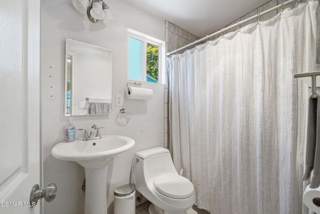 6642 Teesdale Avenue, North Hollywood, CA 91606